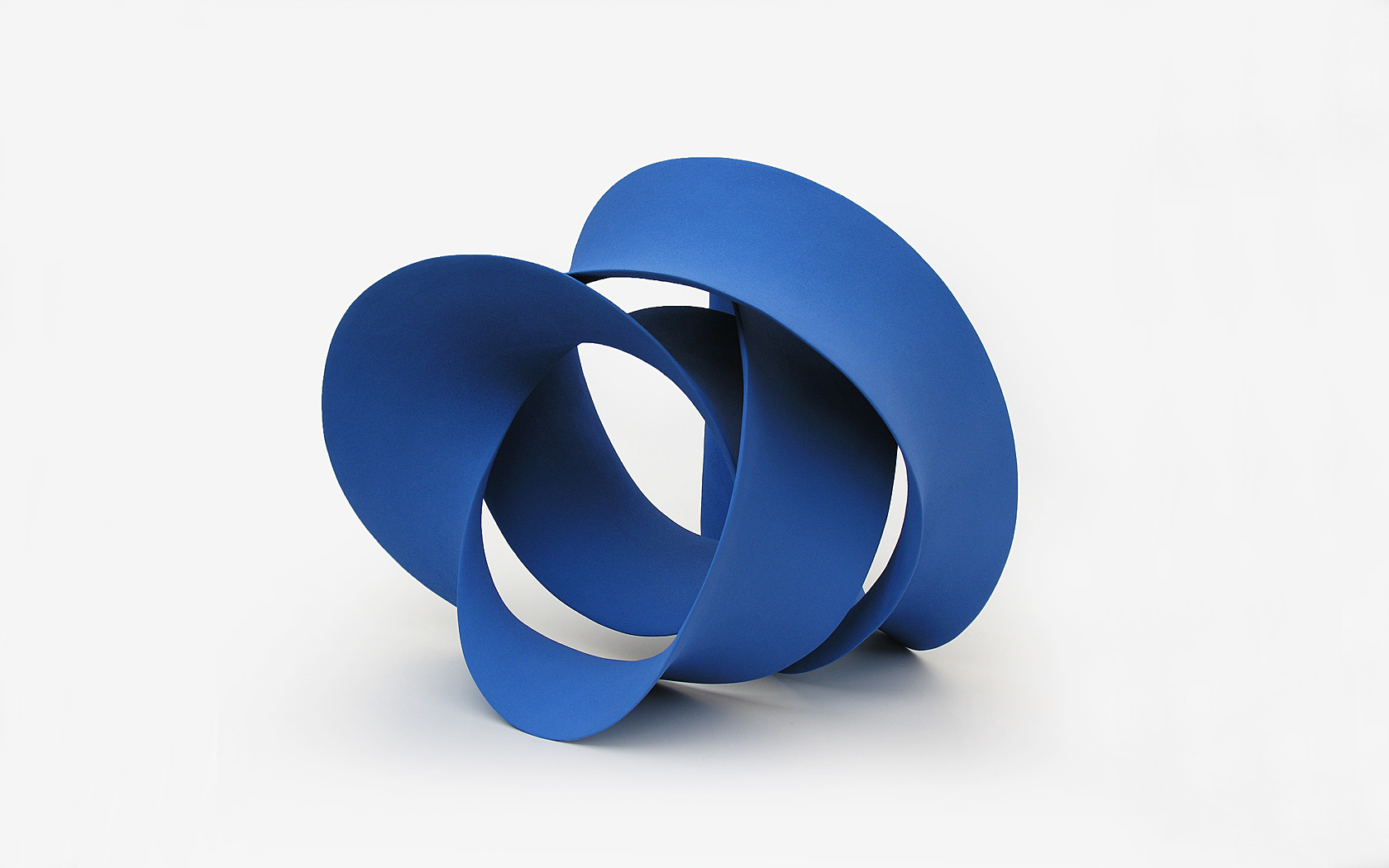 Blue triple twisted loop, ceramics 45x55x60 cm